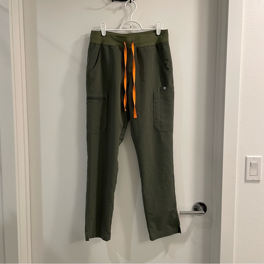 FIGS Yola Skinny 2.0 Scrub Pants in Moss | Size S